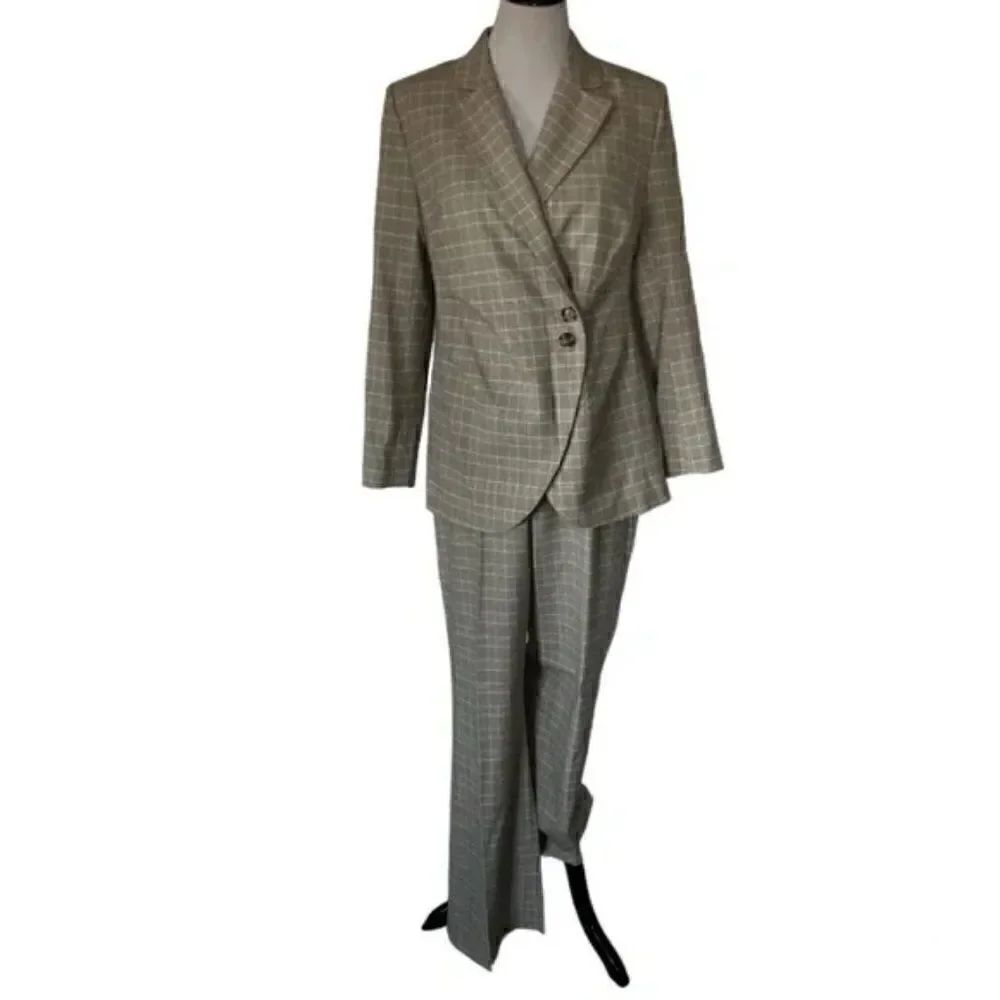 Elie Tahari Pebble Step Blazer (size 8)and Flared Pants (size 10)